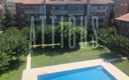 Gran ático dúplex con 4 habitaciones en planta