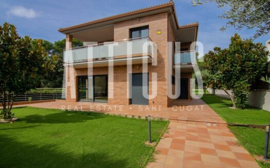 BONITA CASA  UNIFAMILIAR CON  PISCINA