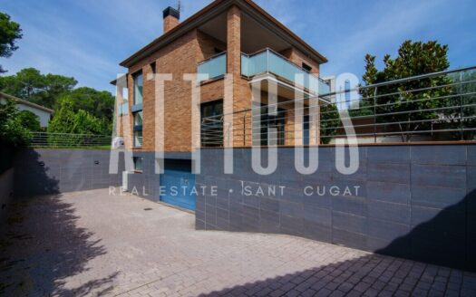 BONITA CASA  UNIFAMILIAR CON  PISCINA