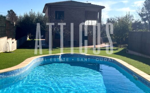 BONITA CASA  UNIFAMILIAR CON  PISCINA